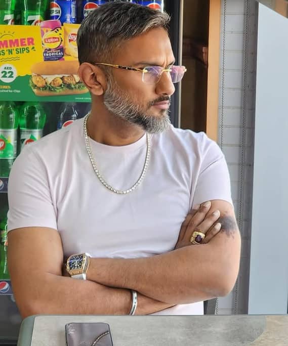 Honey Singh's lunch included boiled chicken with rice to maintain protein and carb balance. Eating mile was added to the metabolism to increase metabolism or boiled chicken. At the same time, dinner included green vegetables or soup for fiber and vitamins.