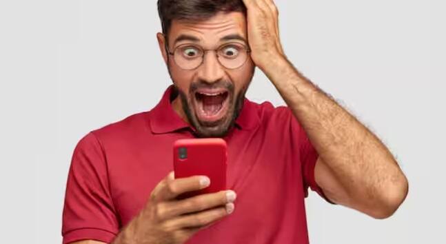 આ પછી તમે જે એપ વિશે માહિતી મેળવવા માંગો છો તેનું નામ દાખલ કરો. ઉદાહરણ તરીકે જો તમારે Instagram વિશે જાણવું હોય તો તમારે અહીં Instagram લખવું પડશે.