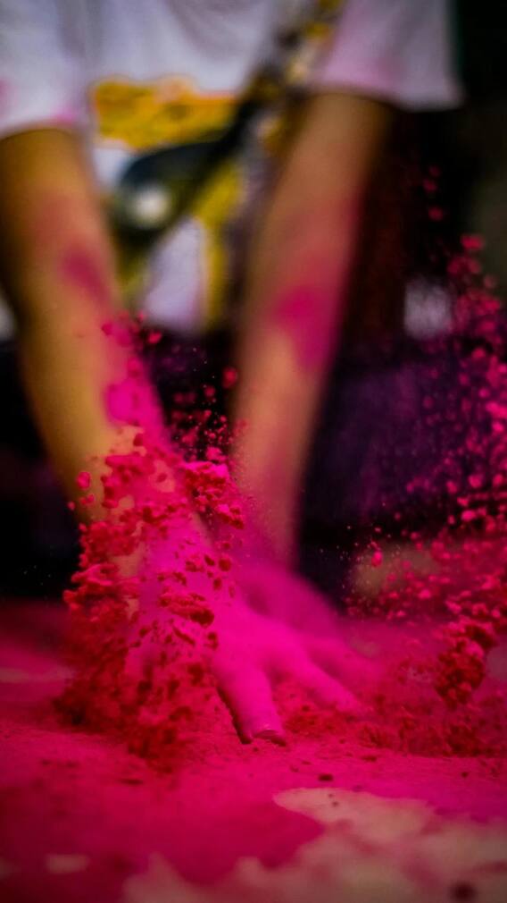 मथुरा और प्रयागराज के अलावा, यूपी की इन 5 जगहों पर भी मनाई जाती है शानदार होली