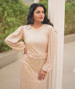 Jui Gadkari: ‘ठरलं तर मग’ फेम अभिनेत्री जुई गडकरीचा गोल्डन लूक; फोटो पाहाचं!