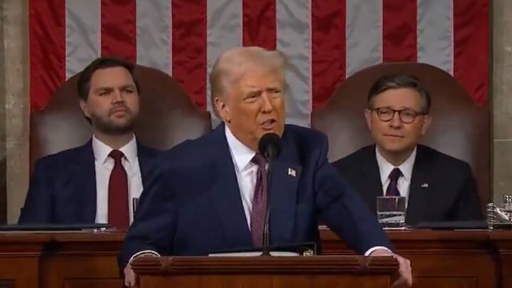 डोनाल्ड ट्रंप ने मेक्सिकन आयात पर 25 फीसदी टैरिफ को फिलहाल रोक दिया है. यह फैसला मेक्सिको के राष्ट्रपति क्लाउडिया शेनबाम के साथ बातचीत के बाद लिया गया.