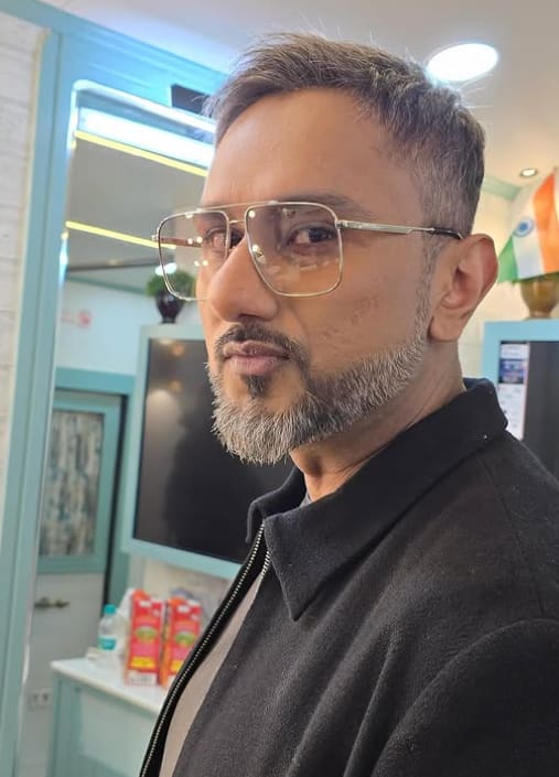 He said, to lose 17 kg in a month, Discipline is definitely there and Honey Singh's diet played an important role in his transformation. Their morning miles included fiber and green juice for neutrition, blended vegetables and their pulp.