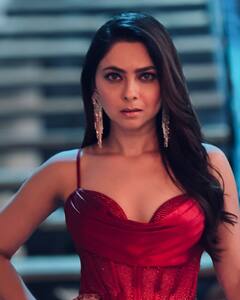 Sonalee Kulkarni: ग्लॅमरस ‘अप्सरेचा’ हॉट लूक; रेड ड्रेसमध्ये दिसतेय खूपच खास!