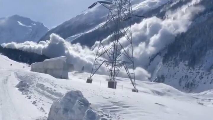 जम्मू-कश्मीर के आपदा प्रबंधन प्राधिकरण ने चेतावनी जारी करते हुए कहा कि गंदेरबल, बारामुल्ला, पुंछ, राजौरी, रियासी में 2500 मीटर से ऊपर मध्यम खतरे के स्तर का हिमस्खलन होने की संभावना है.