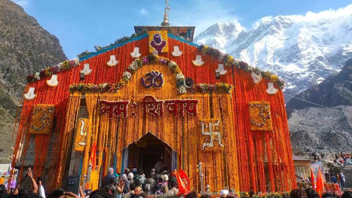 आज (5 मार्च 2025) केंद्रीय मंत्रिमंडळाच्या बैठकीत उत्तराखंडला मोठी भेट मिळाली आहे. केंद्रातील मोदी सरकारने उत्तराखंडमधील केदारनाथ धामसाठी रोपवे प्रकल्पाला मंजुरी दिली आहे.