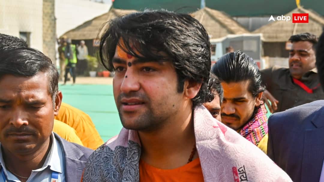 Politics Started Before Pandit Dhirendra Shastri Bihar Visit RJD Said BJP Agent Dhirendra Shastri: पंडित धीरेंद्र शास्त्री के बिहार पहुंचने से पहले RJD फायर, 'BJP का एजेंट...'