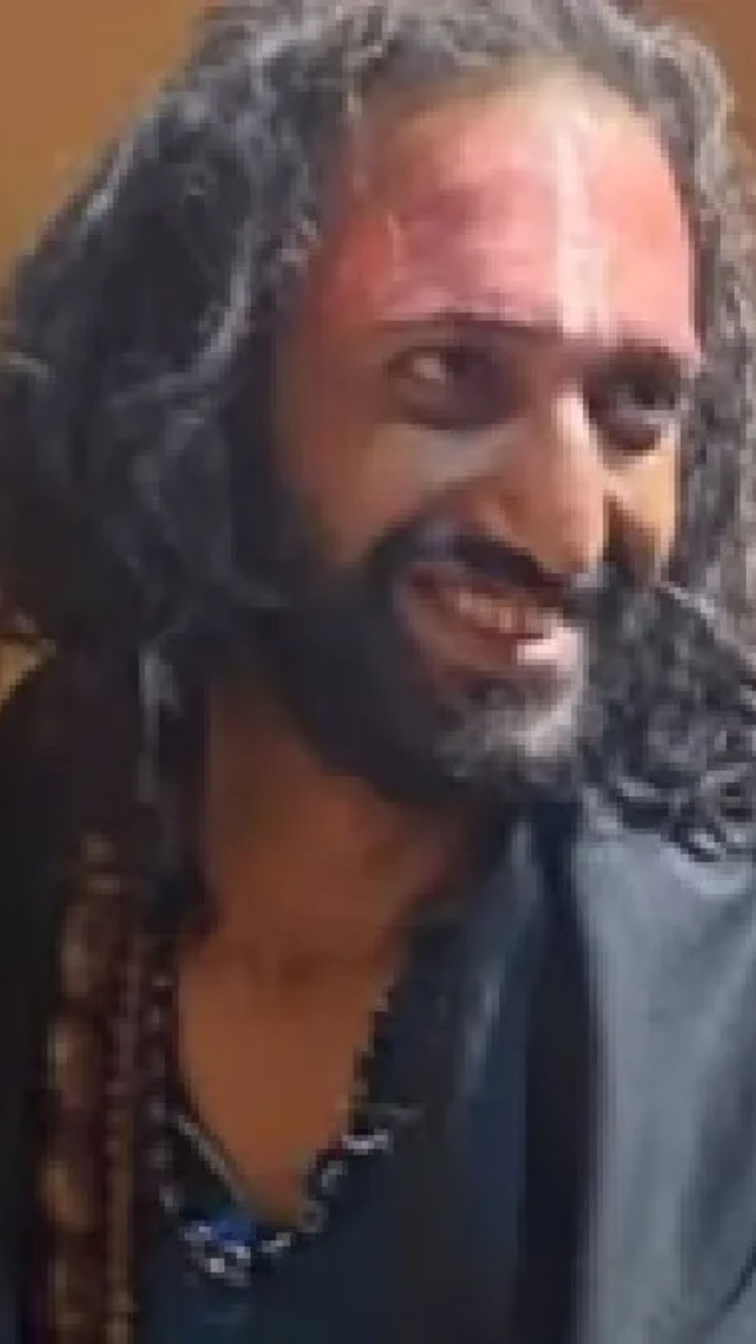 पहले आईआईटी में पढ़ाई की और नौकरी करने के बाद, अब वे धर्म की राह पर हैं और पूरे देश में अब आईआईटी बाबा के नाम से मशहूर हो गए हैं.