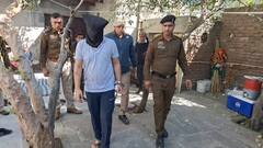 हरियाणा: हत्या आरोपी को घर लेकर पहुंची पुलिस, आरोपी को देख बेहोश हुईं हिमानी नरवाल की मां