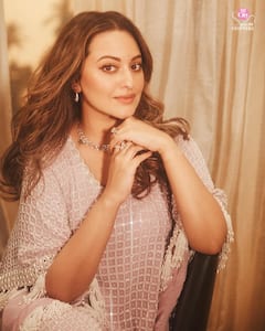 Sonakshi Sinha : दबंग स्टार सोनाक्षी सिन्हाचा ब्लॅक लूक; पाहा नवं फोटोशूट!