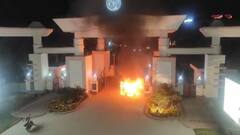 हरिद्वार में पतंजलि योगपीठ के बाहर एंबुलेंस में लगी आग, ड्राइवर ने बचाई कूद कर जान