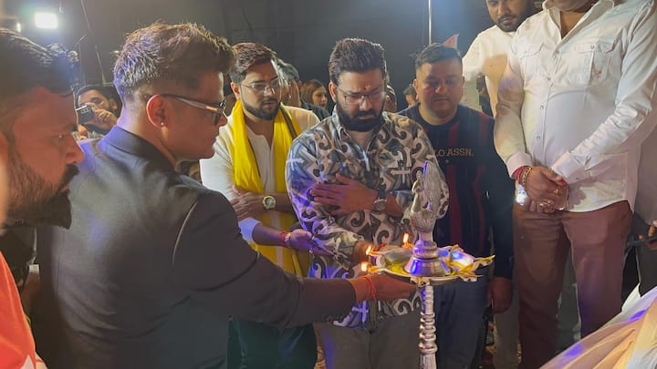 झारखंड के जमशेदपुर में 'काली माटी' फिल्म प्रमोट के दौरान प्रेस कॉन्फ्रेंस में भोजपुरी जगत के सुपरस्टार पवन सिंह ने बिहार विधानसभा चुनाव लड़ने का ऐलान किया है.