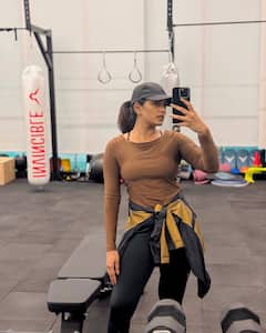 Eesha Rebba: జిమ్‌లో వర్కవుట్ సెషన్ తర్వాత ఈషా రెబ్బా మిర్రర్ సెల్ఫీ - ఎంత ఫిట్‌గా ఉందో కదూ!