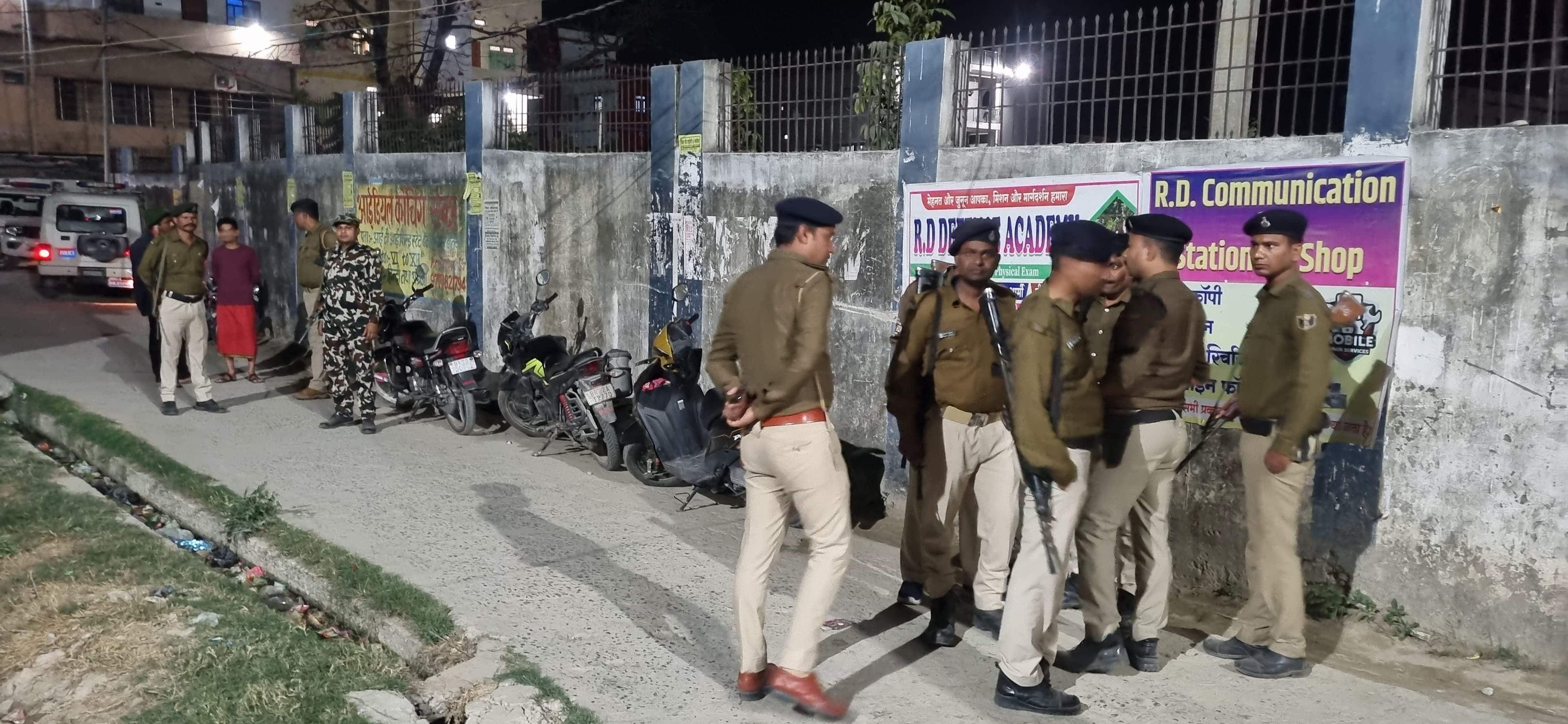 Bihar Murder News: बिहार में इंटर के छात्र की हत्या, सीने के आर-पार किया चाकू, लोगों ने आरोपी के घर में लगाई आग