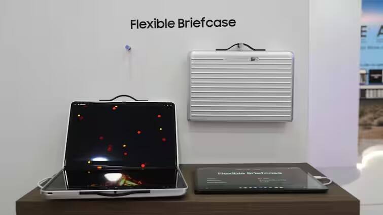 samsung showcase its biggest and amazing flexible briefcase laptop concept in the mwc 2025 event ગજબ... ફૉલ્ડ થઇને બ્રીફકેસ બની જાય છે Samsung નું આ લેપટૉપ, કંપનીએ બતાવી ઝલક