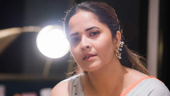 Anasuya Bharadwaj: సింగర్ కల్పన సూసైడ్ అటెంప్ట్, హాస్పటల్ ఫోటోలు వైరల్... దయచేసి చూపించకండి - అనసూయ రిక్వెస్ట్