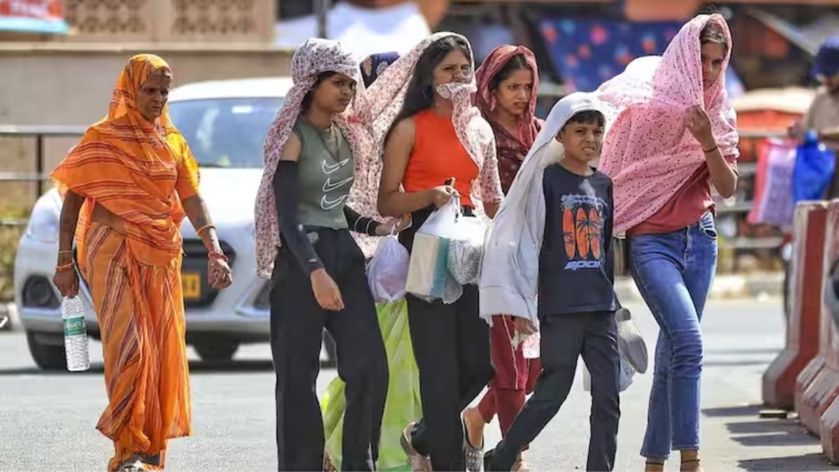 Delhi Weather: दिल्ली में आज छाए रहेंगे बादल! तेज रफ्तार से चलेंगी ठंडी हवाएं, जानें अगले 5 दिनों तक कैसा रहेगा मौसम?