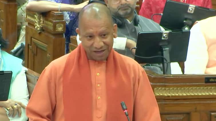 up vidhan sabha CM Yogi Adityanath made an important announcement for outsourcing workers in UP यूपी में आउटसोर्सिंग कर्मियों के लिए बड़ी खबर, सीएम योगी आदित्यनाथ ने विधानसभा में किया अहम ऐलान