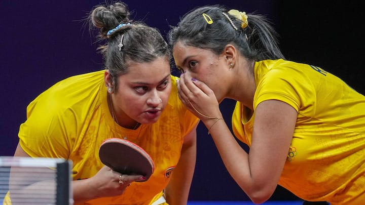 সুতীর্থার বিয়েতে হাজির ছিলেন তাঁর ডাবলস পার্টনার ঐহিকা মুখোপাধ্যায়। টেবিল টেনিস বোর্ডে সুতীর্থার সঙ্গে জুটি বেঁধে বহু সাফল্য পেয়েছেন ঐহিকা।