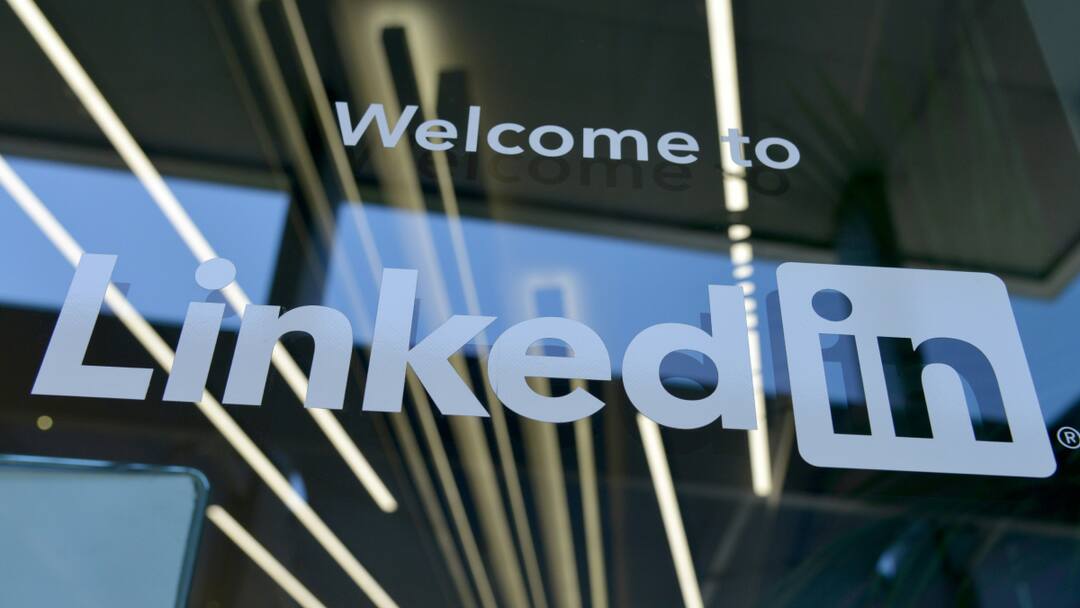 LinkedIn Tips Tricks How To Find Jobs Expert Advise Decoding The LinkedIn Algorithm: Learn How To Make The Platform Work For You