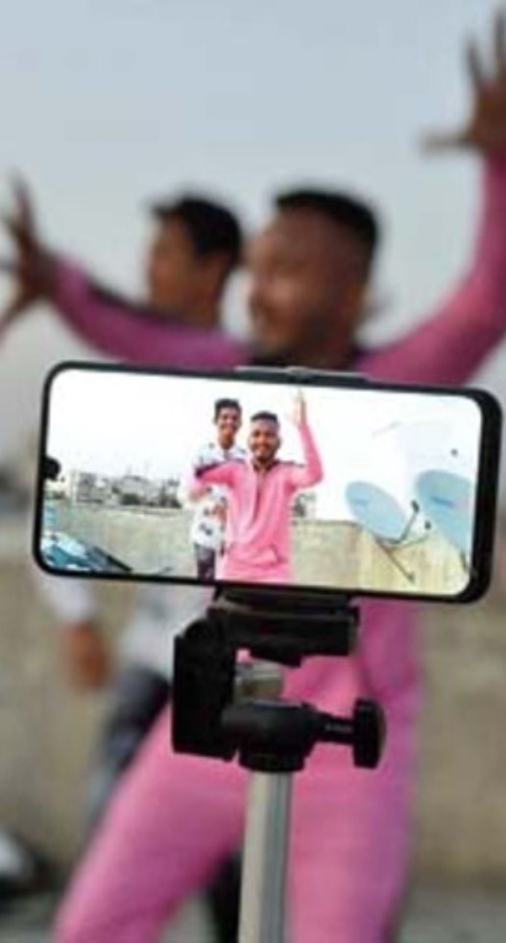 यूट्यूब कमाई का भी बहुत बड़ा साधन है और इसमें वीडियो बनाने वाले क्रिएटर्स की भी अलग- अलग तरीकों से कमाई होती है.