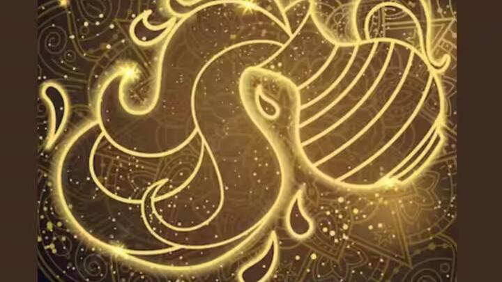 কুম্ভ: বৃহস্পতি কুম্ভ রাশির পঞ্চম ঘরে গমন করবে। এর ফলে আর্থিক লাভের সম্ভাবনা তৈরি করবে। এই পরিস্থিতিতে কাঙ্ক্ষিত ইচ্ছা পূরণ হবে এবং  সাফল্য অর্জন করবেন। বিবাহিত এবং প্রেম জীবনও ভালো যাবে।