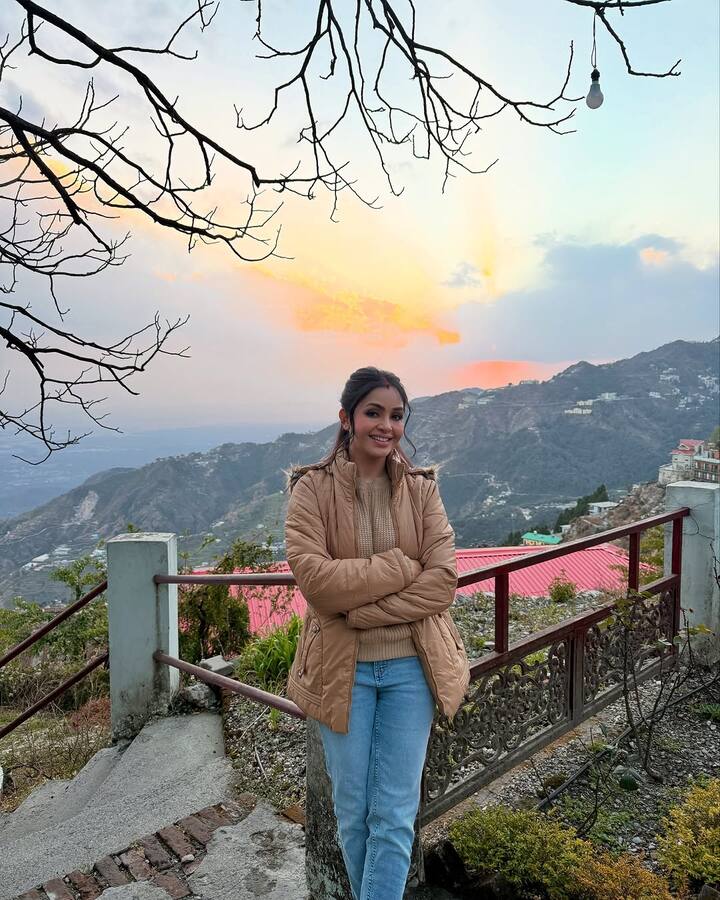 शुभांगी अत्रे भाबीजी घर पर हैं में अंगूरी भाभी का किरदार निभाती नजर आ रही हैं. उनका देसी अंदाज लोगों को बहुत पसंद आता है. अंगूरी भाभी बनकर शुभांगी ने अपनी अलग पहचान बना ली है.