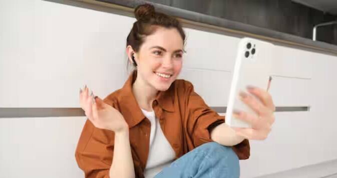 આ ઉપરાંત અહીં તમે ફક્ત WhatsApp, Instagram વિશે જ નહીં પરંતુ Tinder એપ વિશે પણ જાણી શકો છો. એટલું જ નહીં, હવે જો તમારે એ જાણવું હોય કે તમે વોટ્સએપ પર કોની સાથે સૌથી વધુ વાત કરો છો તો આ માટે તમારે સૌ પ્રથમ વોટ્સએપ સેટિંગ્સમાં જવું પડશે.