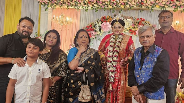 উপস্থিত ছিলেন প্রাক্তন টিটি খেলোয়াড় ও অধুনা কোচ পৌলমী ঘটক এবং তাঁর স্বামী তথা টিটি জগতের অন্যতম বড় নাম সৌম্যদীপ রায়।