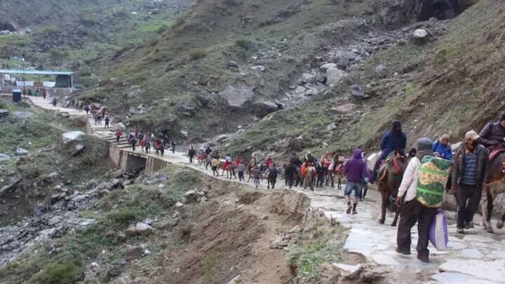 केंद्र सरकारचे हे पाऊल चारधाम यात्रेला चालना देईल, ज्यामुळे स्थानिक व्यवसायांना फायदा होईल आणि क्षेत्राच्या आर्थिक विकासाला चालना मिळेल. हे संपूर्ण सहा महिने यात्रेकरूंची हालचाल सुनिश्चित करेल, ज्यामुळे पहिल्या दोन महिन्यांत संसाधनांवर जास्त दबाव कमी होईल.एवढेच नाही तर प्रवासाच्या काळात रोजगाराच्या संधीही वाढतील.