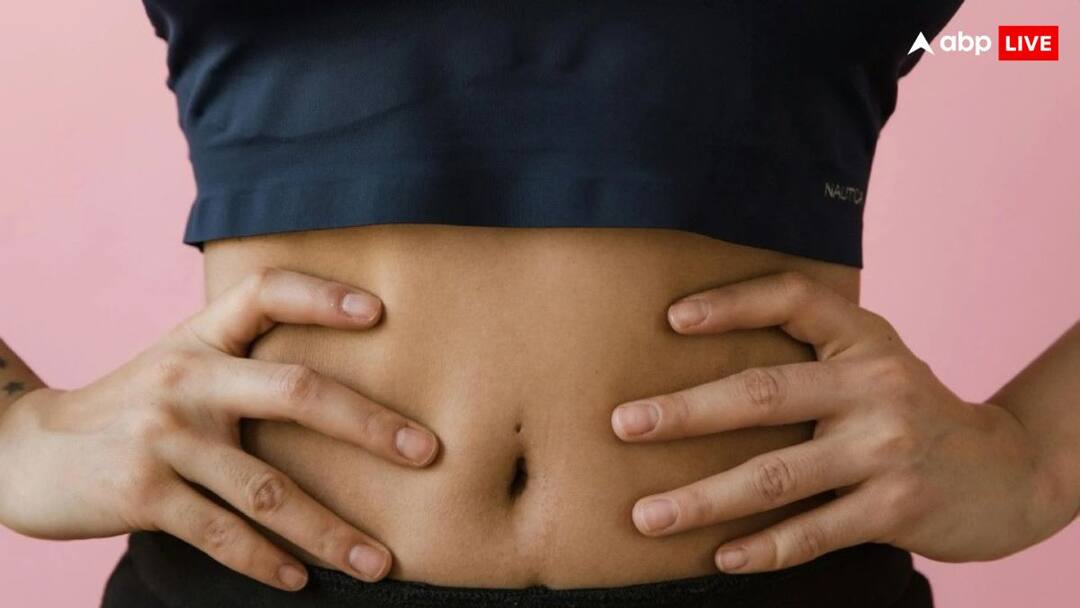 Unique World Record Australian Librarian Stores Navel Lint for Over 26 Years कई सालों तक अपनी नाभि में जमी रुई को स्टोर करता रहा शख्स, फिर बना दिया घिनौना वर्ल्ड रिकॉर्ड