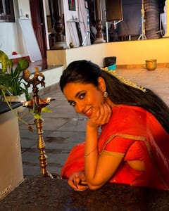 Priyanka Mohan: పవన్ కళ్యాణ్ 'ఓజీ' హీరోయిన్ ప్రియాంక మోహన్ లేటెస్ట్ శారీ ఫోటోలు - విమెన్స్ డే స్పెషల్