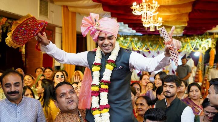 Kartikey Wedding: एमपी के CM मोहन यादव के बाद केंद्रीय कृषि मंत्री शिवराज सिंह चौहान के पुत्र का विवाह राजस्थान में आज होगा. इस बीच चर्चा है कि राजस्थान MP के नेताओं के लिए सबसे पसंदीदा जगह क्यों?