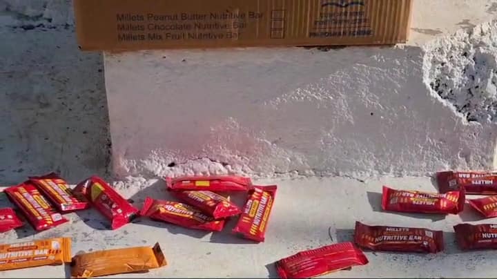 या संपूर्ण प्रकारामुळे शालेय पोषण आहाराच्या गुणवत्तेबाबत गंभीर प्रश्नचिन्ह निर्माण झाले आहे.