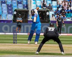 IND vs NZ Final: गोल्डन बैट और बॉल जीतने की रेस में हैं ये खिलाड़ी, जानें चैंपियंस ट्रॉफी फाइनल के बाद किसे मिल सकता है खिताब