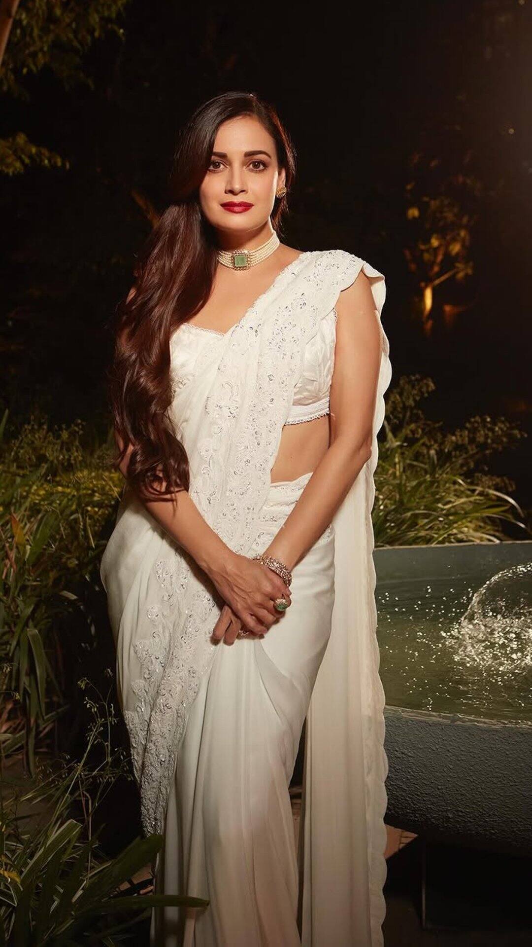 Dia Mirza Brings Back Vintage Glamour In White Manish Malhotra Saree Dia Mirza Brings Back Vintage Glamour In White Manish Malhotra Saree