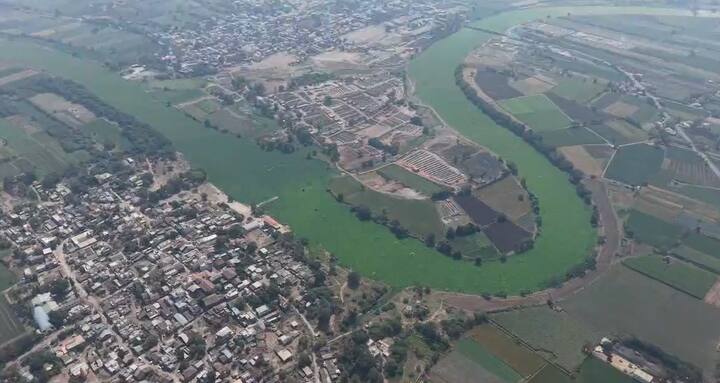 गळ्यातील नेकलेसप्रमाणे गोदावरी वळण घेत मार्गस्थ होते. मात्र या संपूर्ण मार्गात गोदावरीचे पाणी दिसतच नाही.