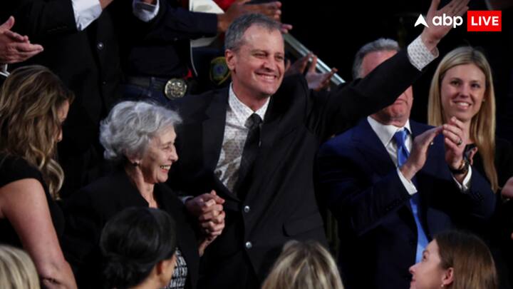 रूस में हिरासत में लिए गए अमेरिकी इतिहास के शिक्षक मार्क फोगेल, ट्रंप के भाषण के दौरान उन्होंने प्रतिक्रिया देते हुए कहा कि ट्रंप ने पिछले साल गर्मी के दिनों में मार्क को घर वापस लाने का वादा किया था और राष्ट्रपति बनने के 22 दिनों में ही उन्होंने अपन वादा पूरा किया.