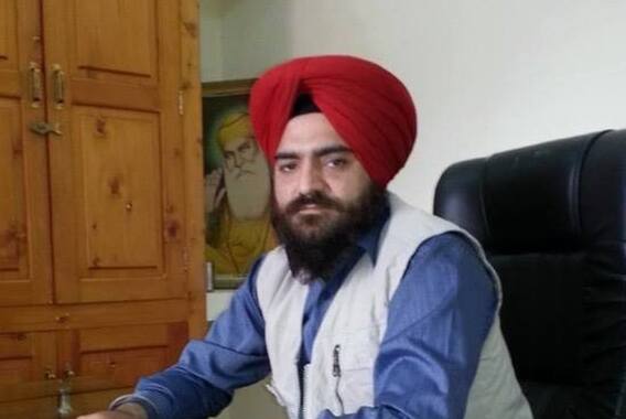 Video Viral: ਖਾਲਿਸਤਾਨੀ ਚਾਵਲਾ ਨੇ ਨਾਕੇ 'ਤੇ ਪੁਲਿਸ ਨੂੰ ਸ਼ਰੇਆਮ ਕੱਢੀਆਂ ਮਾਵਾਂ-ਭੈਣਾਂ ਦੀਆਂ ਗਾਲਾਂ, ਵੀਡੀਓ ਵਾਇਰਲ ਹੋਣ ਮਗਰੋਂ ਮੰਗੀ ਮਾਫੀ Video Viral: ਖਾਲਿਸਤਾਨੀ ਚਾਵਲਾ ਨੇ ਨਾਕੇ 'ਤੇ ਪੁਲਿਸ ਨੂੰ ਸ਼ਰੇਆਮ ਕੱਢੀਆਂ ਮਾਵਾਂ-ਭੈਣਾਂ ਦੀਆਂ ਗਾਲਾਂ, ਵੀਡੀਓ ਵਾਇਰਲ ਹੋਣ ਮਗਰੋਂ ਮੰਗੀ ਮਾਫੀ