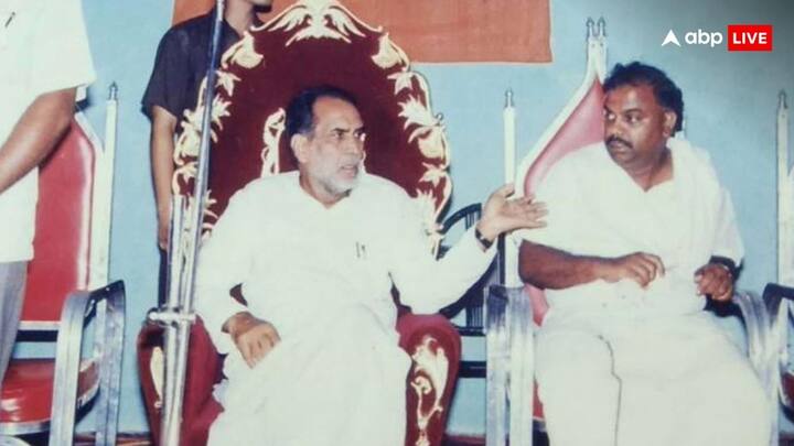 सियासी जानकारों के मुताबिक, युवा तुर्क कहे जाने वाले चंद्रशेखर कांग्रेस के समर्थन से प्रधानमंत्री बने थे, लेकिन सरकार में कांग्रेस का हस्तक्षेप बढ़ता देख उन्होंने इसके खिलाफ आवाज भी उठाई थी.