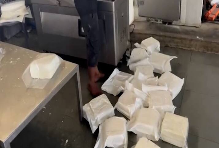 A quantity of adulterated paneer and oil was seized in Kadi Mehsana Mehsana: કડીમાંથી ભેળસેળયુક્ત 3900 કિલો પનીર અને કપાસિયા તેલનો જથ્થો જપ્ત, અમદાવાદની હોટલમાં થતું વેચાણ