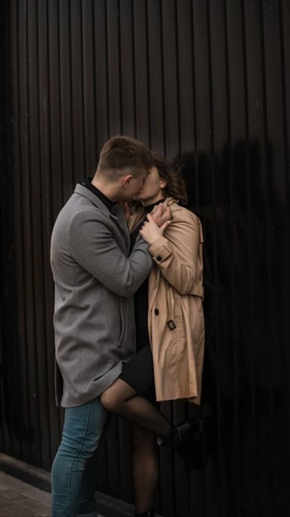 क्या किस करते वक्त होंठ काटने से हो जाता है इंफेक्शन?