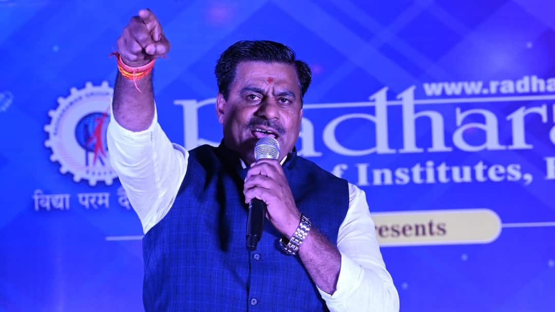 MP BJP MLA Rameshwar Sharma controversial statement on Abu Azmi remark on Aurangzeb ANN 'जो औरंगजेब की तारीफ करेगा, उसे कब्रिस्तान पहुंचा देंगे', एमपी के विधायक रामेश्वर शर्मा का विवादित बयान