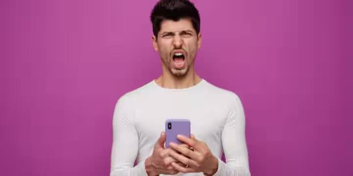 આ પછી તમારે મેનેજ સ્ટૉરેજ પર ક્લિક કરવાનું રહેશે. અહીં ક્લિક કરવાથી સંપૂર્ણ ચેટ હિસ્ટ્રી દેખાશે. આ યાદીમાં જે વ્યક્તિનું નામ ટોચ પર આવે છે તેની જ સૌથી વધુ ચર્ચા થાય છે. આ પદ્ધતિઓ દ્વારા, તમે સ્માર્ટફોનમાં હાજર છુપાયેલા એપ્સ વિશે પણ માહિતી મેળવી શકો છો.