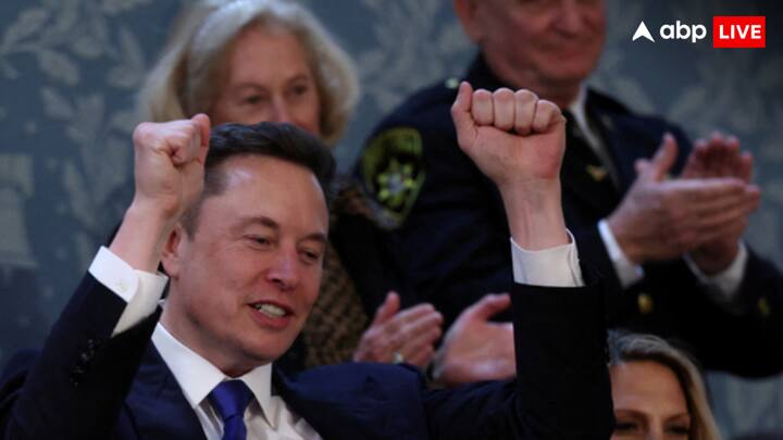 अमेरिकी राष्ट्र्पति डोनाल्ड ट्रंप ने कांग्रेस के संयुक्त सत्र के दौरान DOGE के प्रमुख एलन मस्क की खूब तारीफ की. उन्होंने मस्क के काम के प्रति लगन और कड़ी मेहनत की तारीफ की.