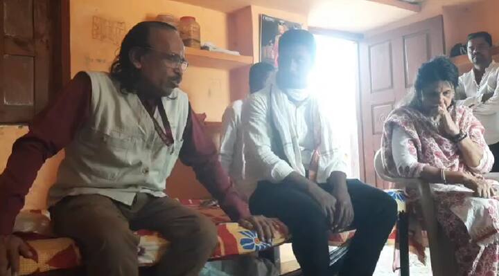 हे कळता क्षणी तहसील प्रशासनातल्या अधिकारी गावात येऊन दगडांचा पंचनामा करून गेले .मग अंतराळ विज्ञान केंद्राच्या अभ्यासाकांनीही गावाला भेट दिली .