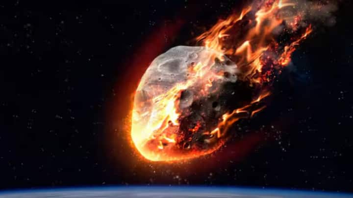 नास्त्रेदमस की एक भविष्यवाणी एक विशाल क्षुद्रग्रह से जुड़ी है। इस भविष्यवाणी के अनुसार, पृथ्वी एक विशाल एस्टेरॉयड से टकराने के करीब आ सकती है. भले ही प्रभाव की सटीकता स्पष्ट न हो, लेकिन गुरुत्वाकर्षण और पर्यावरणीय स्थिरता पर इसका असर हो सकता है. वैज्ञानिक लगातार एस्टेरॉयड की निगरानी कर रहे हैं ताकि संभावित खतरों से बचा जा सके.