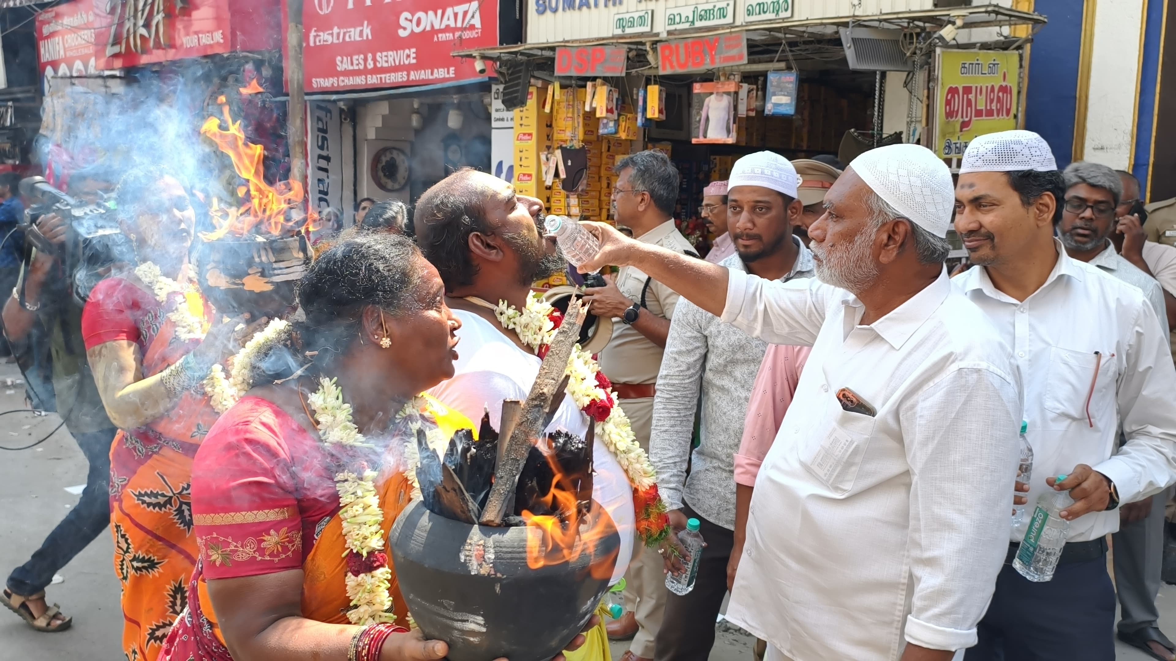 Coimbatore: இந்துக்களின் தாகம் தீர்த்த இஸ்லாமியர்கள்! இதுதான்டா தமிழ்நாடு! கோவையில் நெகிழ்ச்சி