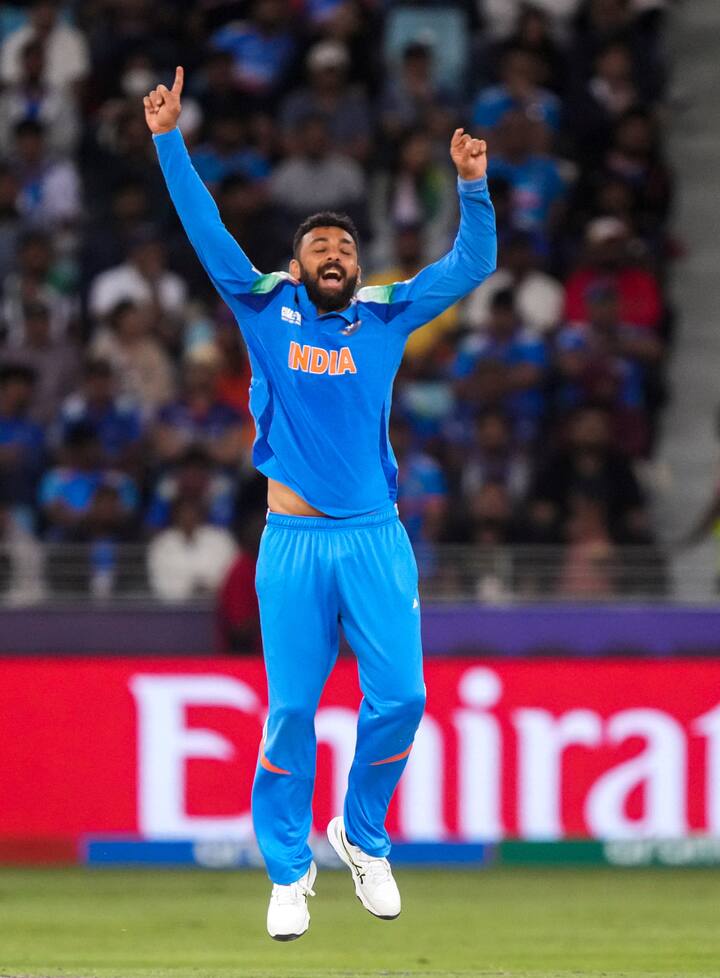 इसी के साथ लिस्ट में मिस्ट्री स्पिनर वरुण चक्रवर्ती का भी नाम है. उन्होंने अब तक सिर्फ 2 मैचों में 7 विकेट लिए हैं. वहीं न्यूजीलैंड के कप्तान मिचेल सैंटनर के पास भी फाइनल में मौका होगा कि वह सबको पीछे छोड़कर गोल्डन बॉल पर कब्जा जमा लें. सैंटनर अब तक 4 मैचों में 7 विकेट ले चुके हैं.