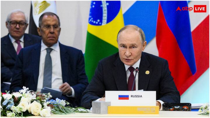 अमेरिका और रूस के बीच प्रतिस्पर्धा किसी से छिपी नहीं है. चाहे स्पेस सेक्टर हो या डिफेंस, हर मामले में अमेरिका को रूस से टक्कर मिली है. दोनों देशों के बीच चले शीत युद्ध के बाद भले ही सोवियत संघ का विघटन हो गया हो, लेकिन रूस अभी भी अमेरिका के लिए चुनौती बना हुआ है.