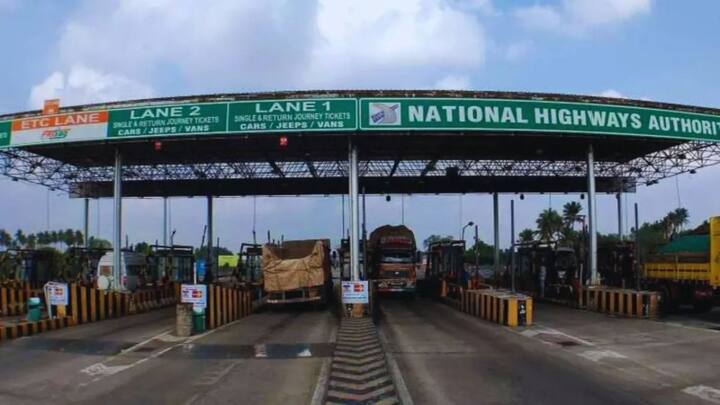 एक समय था जब टोल टैक्स चुकाने के लिए टोल प्लाजा पर लंबी भीड़ लगी हुआ करते थी. और लोगों को खुद ही मैन्युअल तौर पर टोल टैक्स चुकाना होता था. लेकिन अब सिस्टम पूरे तरीके से बदल चुका है.